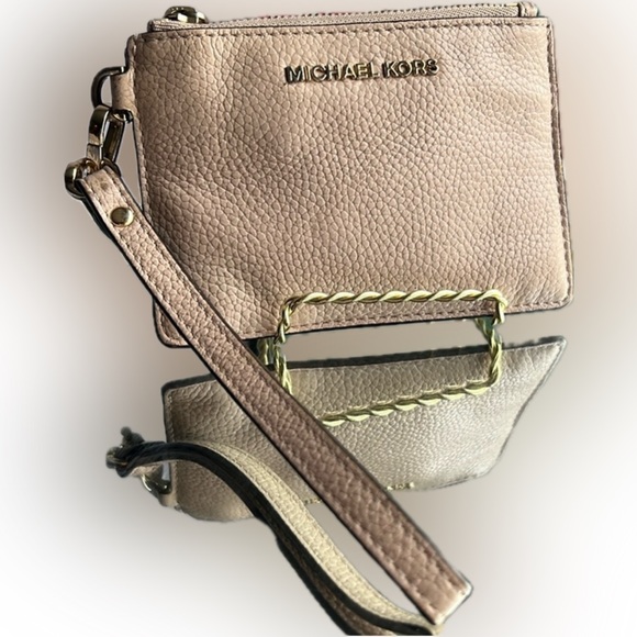 EUC Michael kors blush pink leather ID coin wristlet - Picture 1 of 10